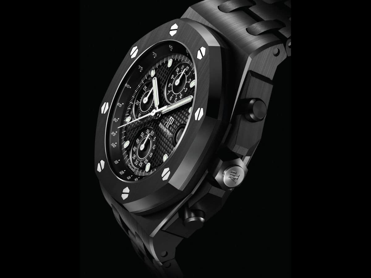 爱彼 (Audemars Piguet) 推出首款黑色陶瓷“Beast”（图）